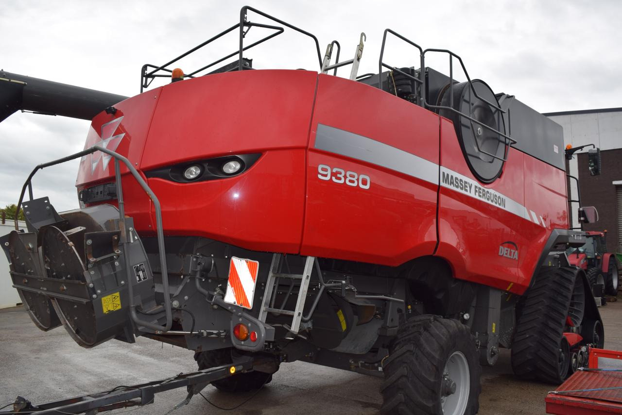 Massey Ferguson MF 9380 Delta - Moissonneuse-batteuse: photos 5 Massey Ferguson MF 9380 Delta - Moissonneuse-batteuse: photos 5