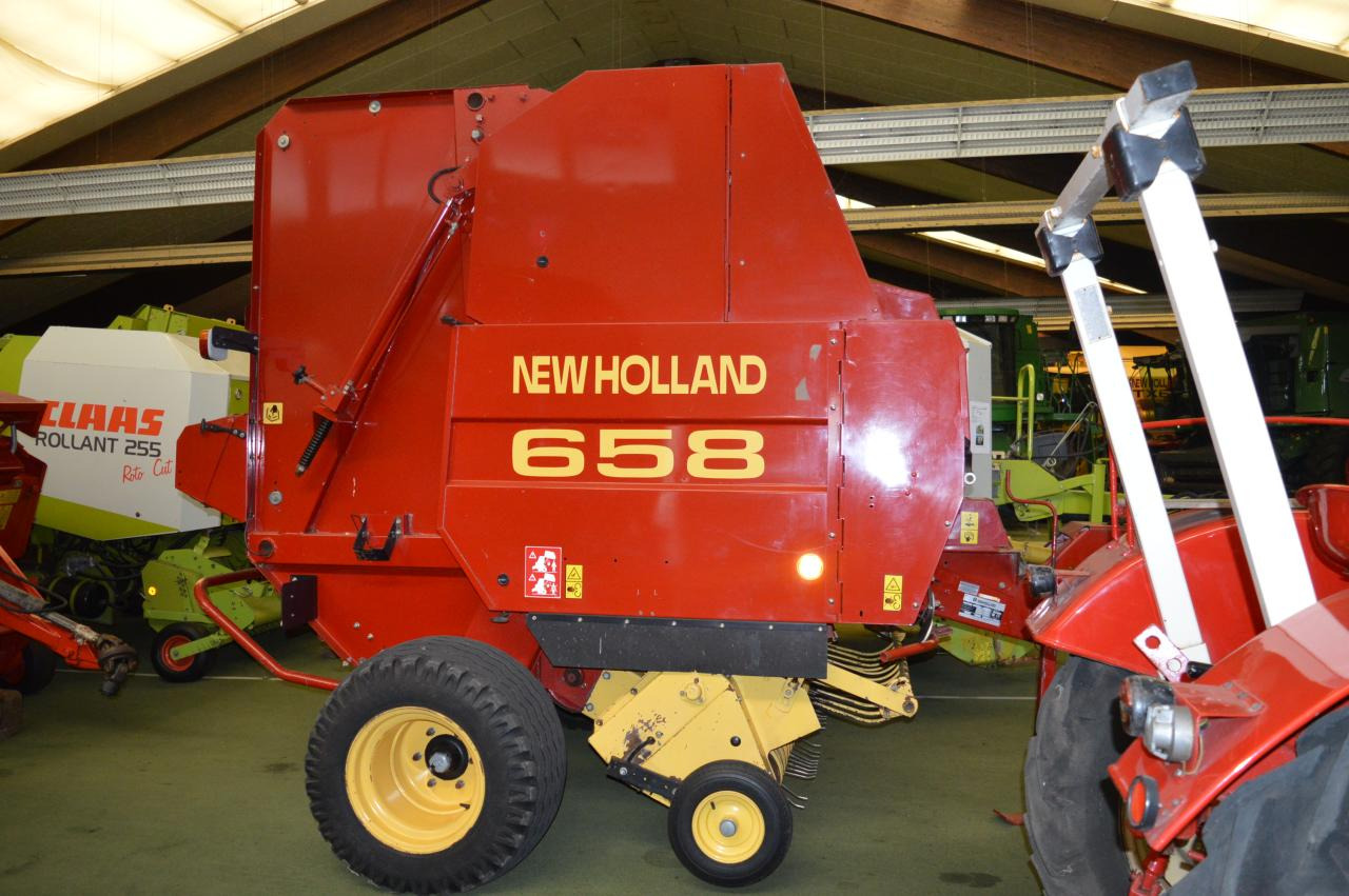New Holland 658 - Presse à balles rondes: photos 1 New Holland 658 - Presse à balles rondes: photos 1
