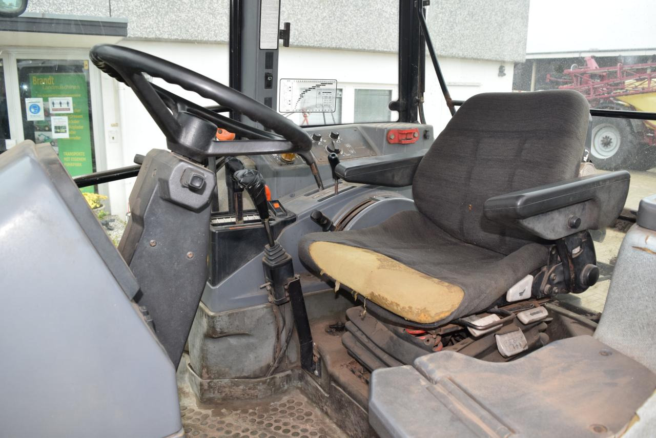 New Holland 8340 - Tracteur agricole: photos 5 New Holland 8340 - Tracteur agricole: photos 5