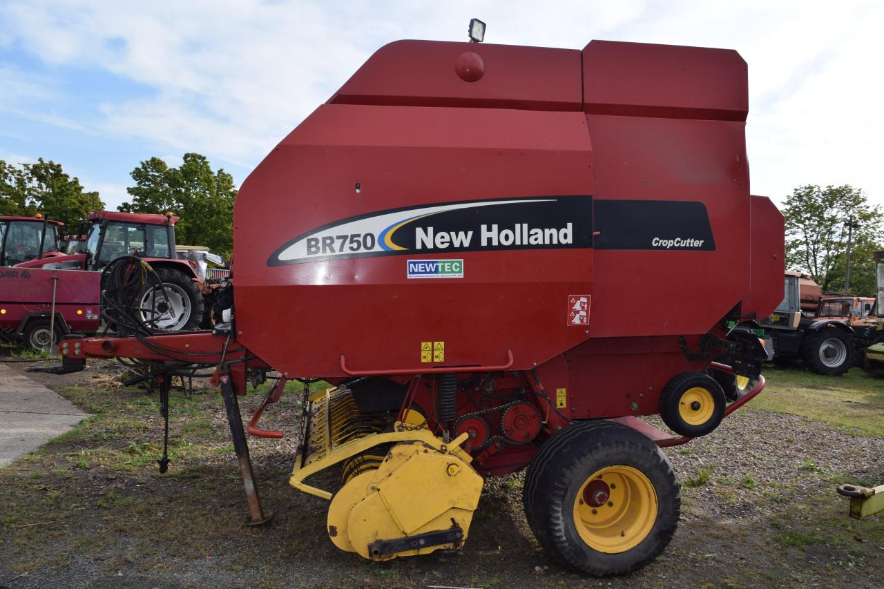 New Holland BR 750 CropCutter - Presse à balles rondes: photos 4 New Holland BR 750 CropCutter - Presse à balles rondes: photos 4