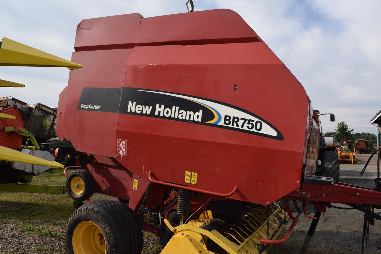 New Holland BR 750 CropCutter - Presse à balles rondes: photos 3 New Holland BR 750 CropCutter - Presse à balles rondes: photos 3
