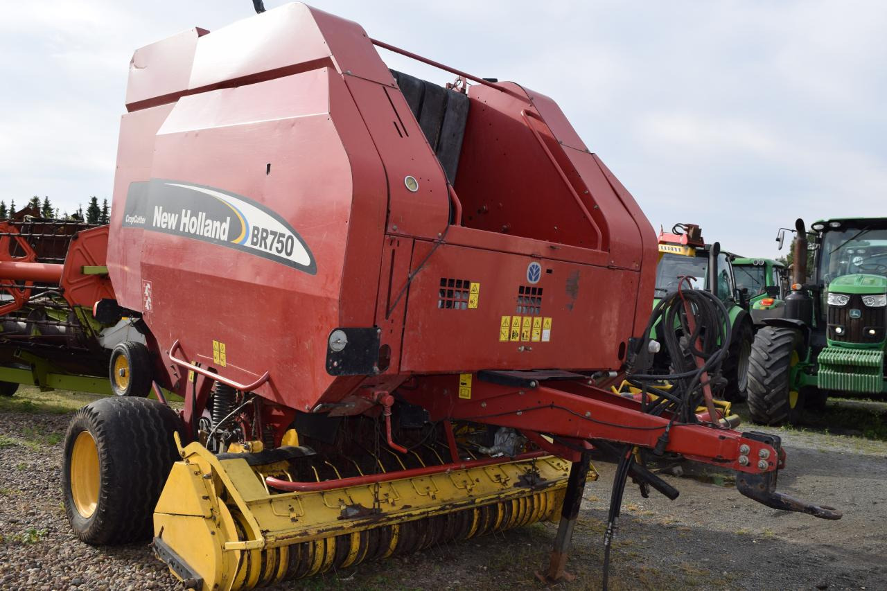 New Holland BR 750 CropCutter - Presse à balles rondes: photos 2 New Holland BR 750 CropCutter - Presse à balles rondes: photos 2