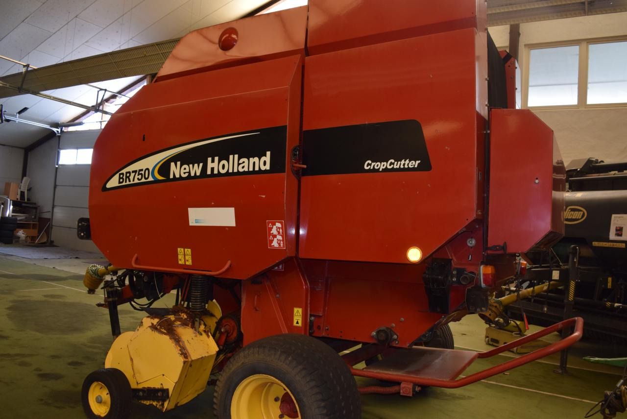 New Holland BR 750 CropCutter - Presse à balles rondes: photos 4 New Holland BR 750 CropCutter - Presse à balles rondes: photos 4