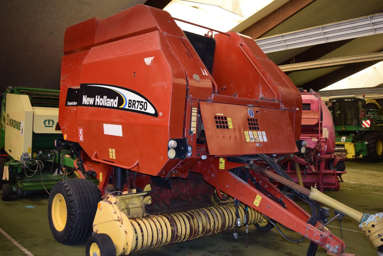 New Holland BR 750 CropCutter - Presse à balles rondes: photos 2 New Holland BR 750 CropCutter - Presse à balles rondes: photos 2