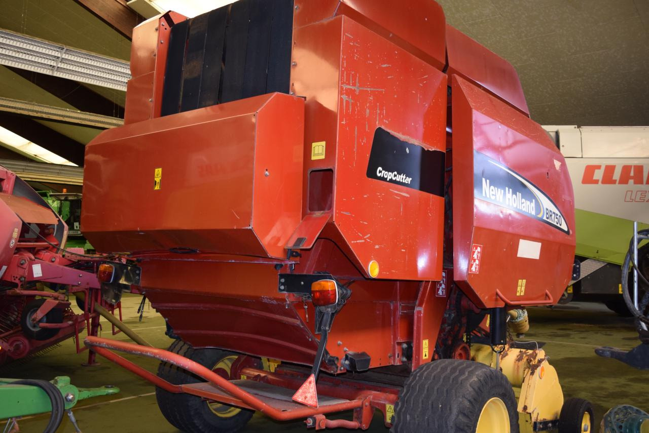 New Holland BR 750 CropCutter - Presse à balles rondes: photos 3 New Holland BR 750 CropCutter - Presse à balles rondes: photos 3