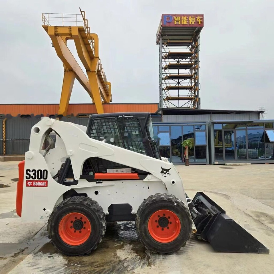 Bobcat S300 - Mini chargeuse: photos 2 Bobcat S300 - Mini chargeuse: photos 2