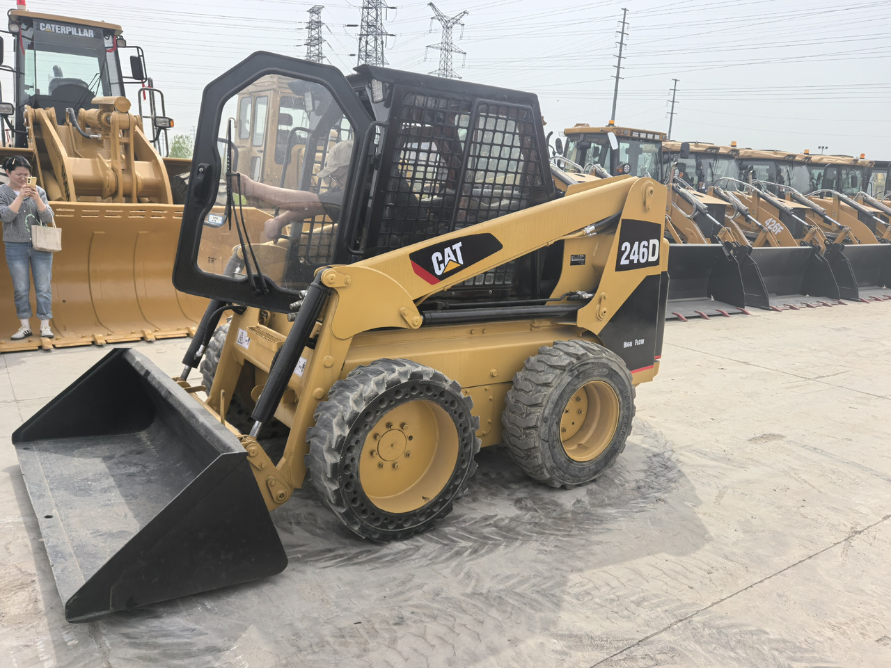 CAT 246D - Mini chargeuse: photos 2 CAT 246D - Mini chargeuse: photos 2