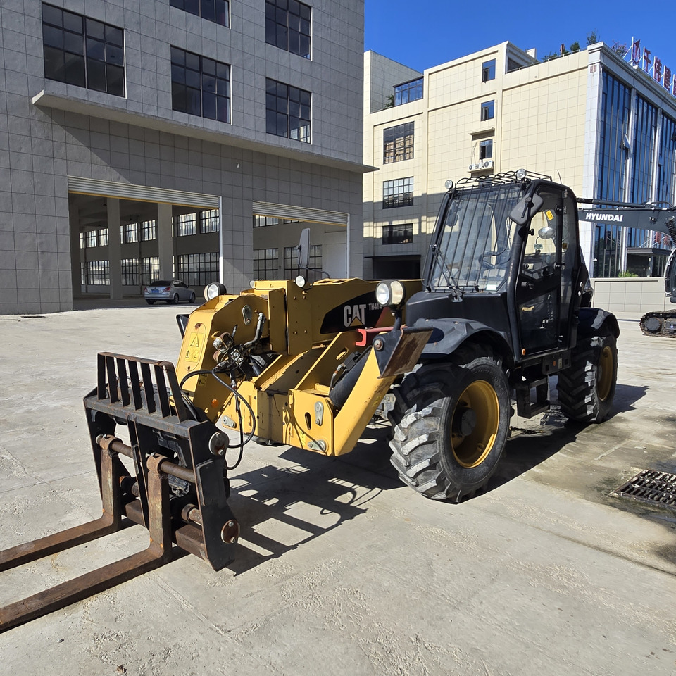 CATERPILLAR TH414 - Nacelle télescopique: photos 5 CATERPILLAR TH414 - Nacelle télescopique: photos 5