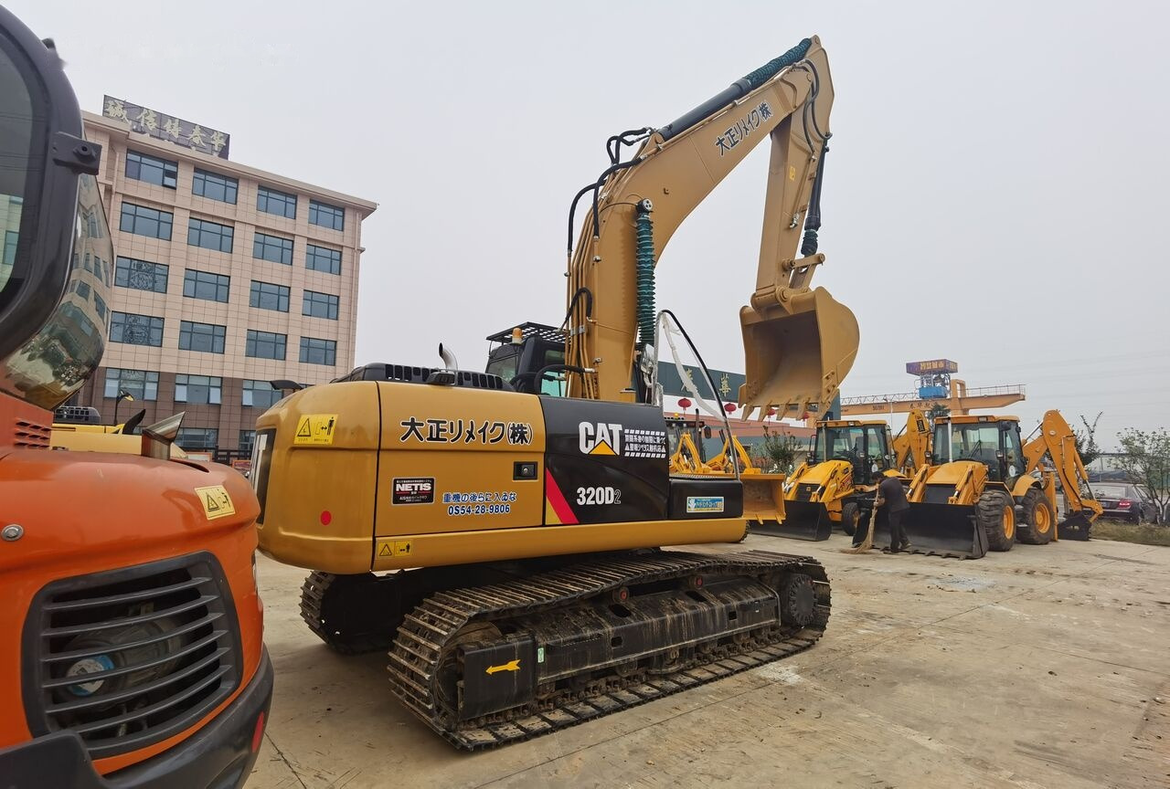Caterpillar 320D2 - Pelle sur chenille: photos 5 Caterpillar 320D2 - Pelle sur chenille: photos 5