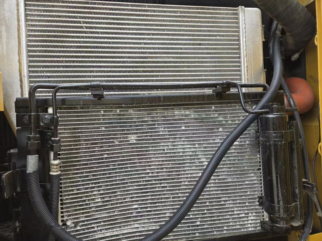 Pelle sur chenille Caterpillar 320D2: photos 13