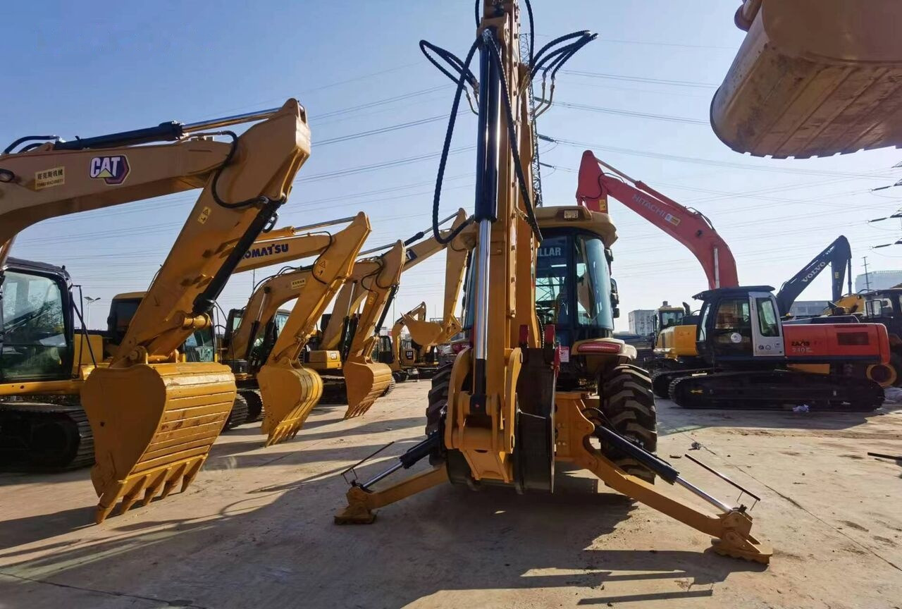 Caterpillar 420F - Tractopelle: photos 2 Caterpillar 420F - Tractopelle: photos 2