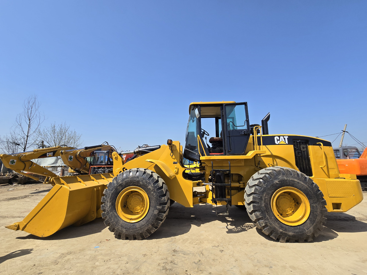 Caterpillar 966G - Chargeuse sur pneus: photos 1 Caterpillar 966G - Chargeuse sur pneus: photos 1
