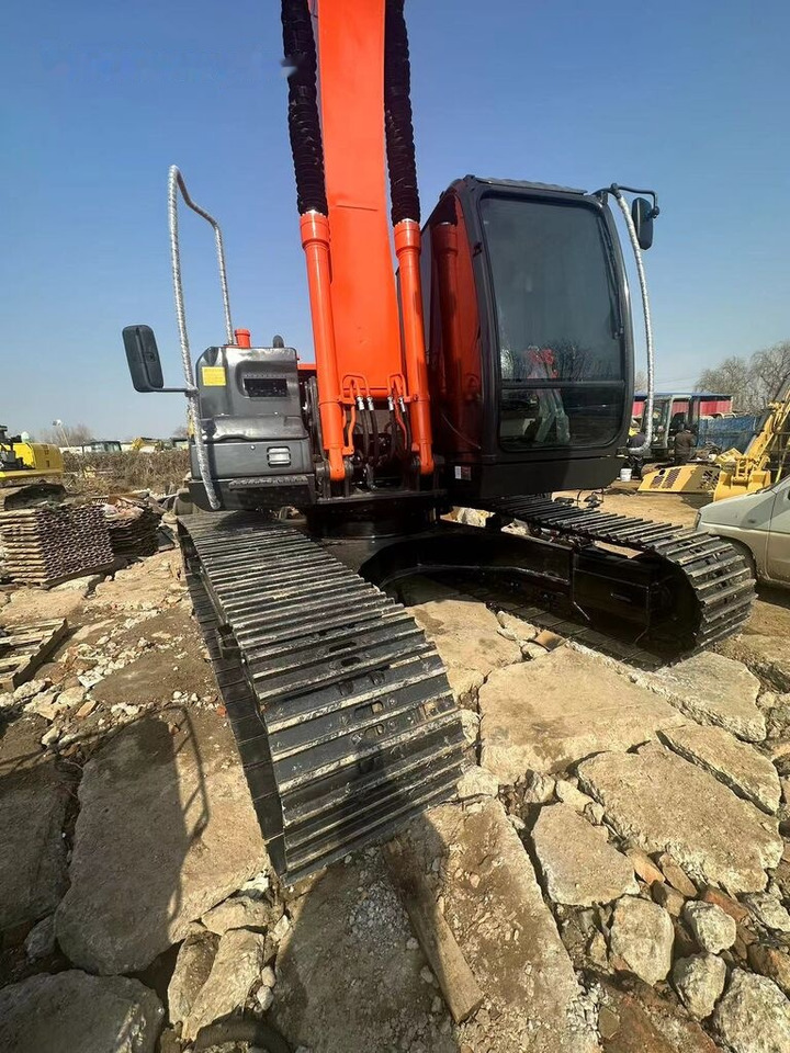 Hitachi ZX200 - Pelle sur chenille: photos 1 Hitachi ZX200 - Pelle sur chenille: photos 1