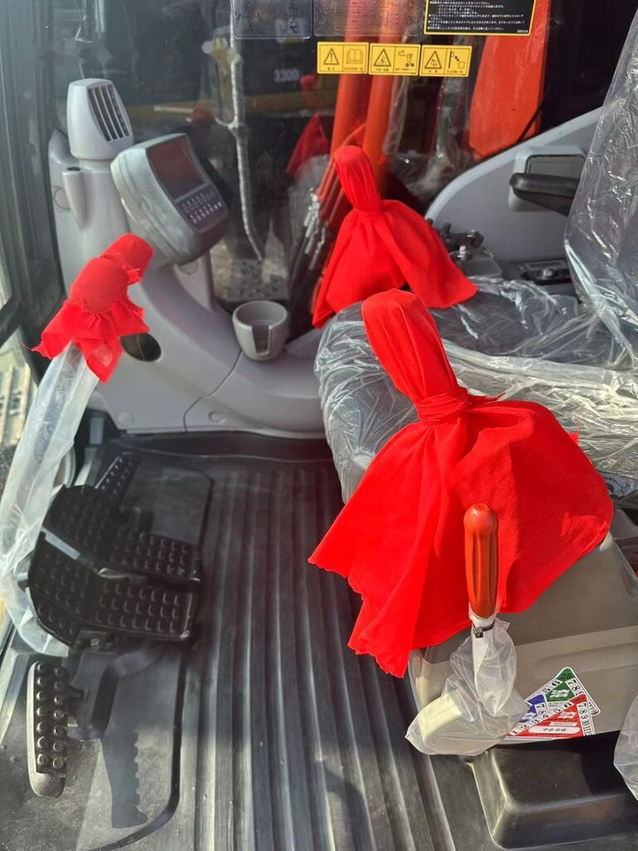 Hitachi ZX200 - Pelle sur chenille: photos 2 Hitachi ZX200 - Pelle sur chenille: photos 2