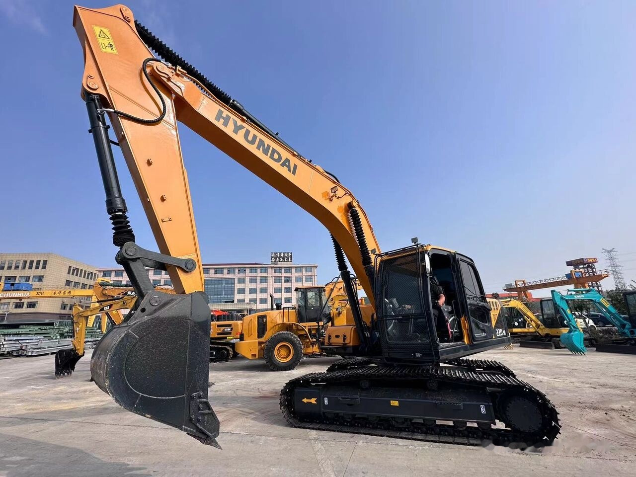 Pelle sur chenille Hyundai R220-9S: photos 9
