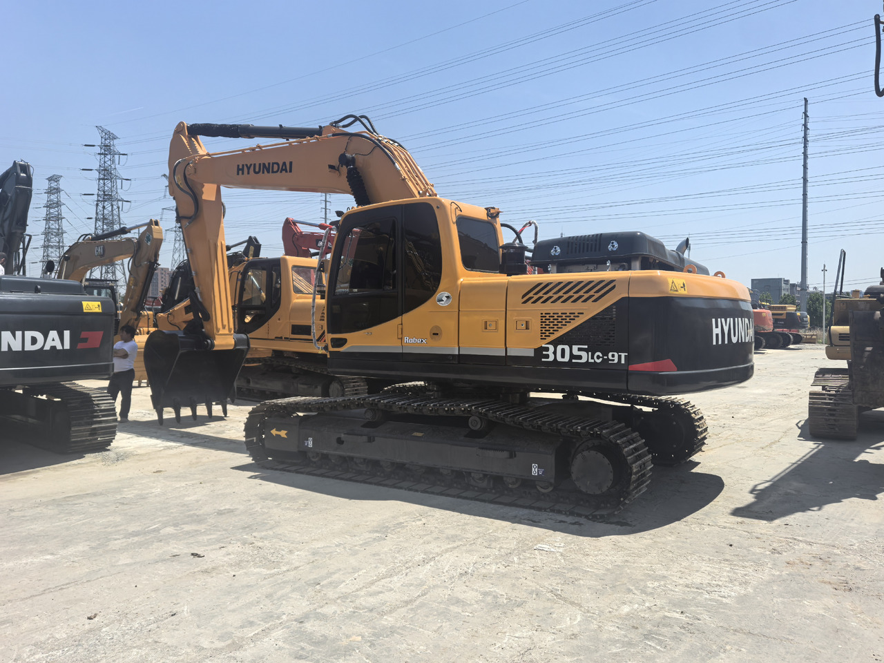 Hyundai R305LC-9T - Pelle sur chenille: photos 1 Hyundai R305LC-9T - Pelle sur chenille: photos 1