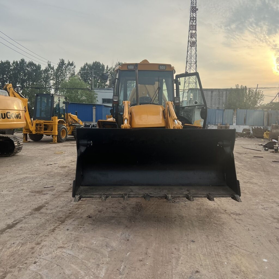 Tractopelle JCB 4CX: photos 10 Tractopelle JCB 4CX: photos 10