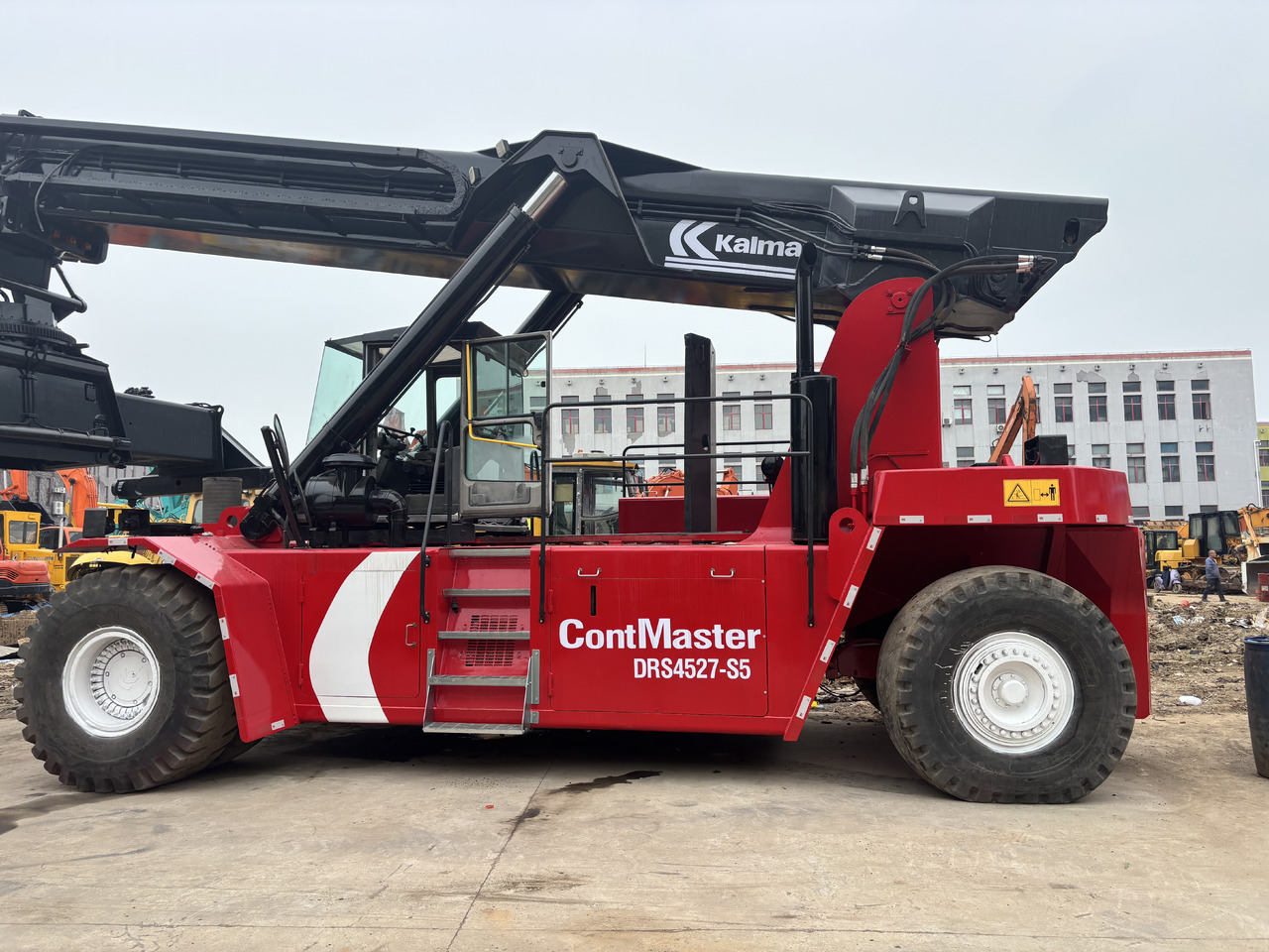 KALMAR DRS4527-S5 - Chariot porte-conteneur: photos 3 KALMAR DRS4527-S5 - Chariot porte-conteneur: photos 3