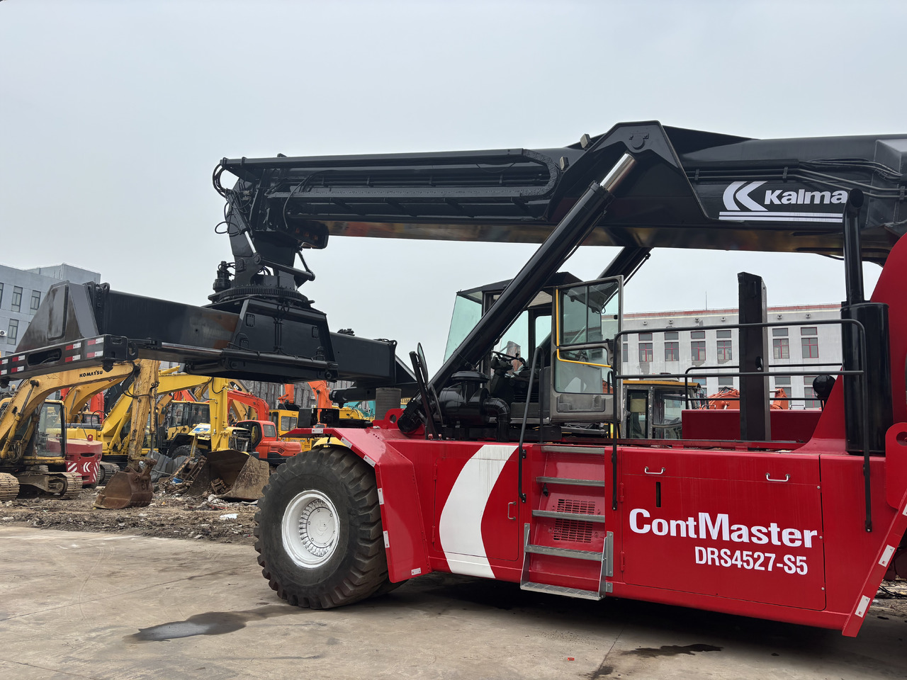 KALMAR DRS4527-S5 - Chariot porte-conteneur: photos 2 KALMAR DRS4527-S5 - Chariot porte-conteneur: photos 2