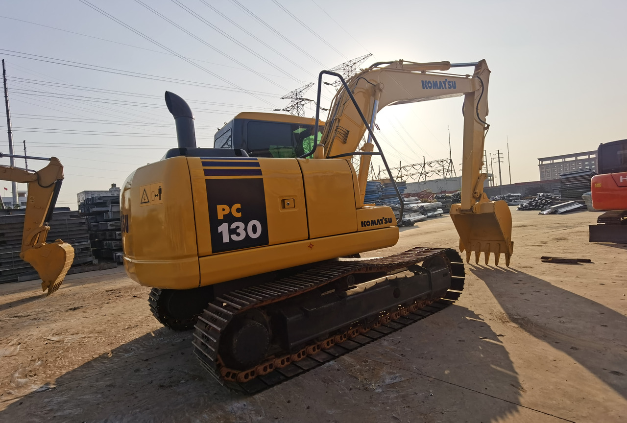 KOMATSU PC130-7 - Mini pelle: photos 2 KOMATSU PC130-7 - Mini pelle: photos 2