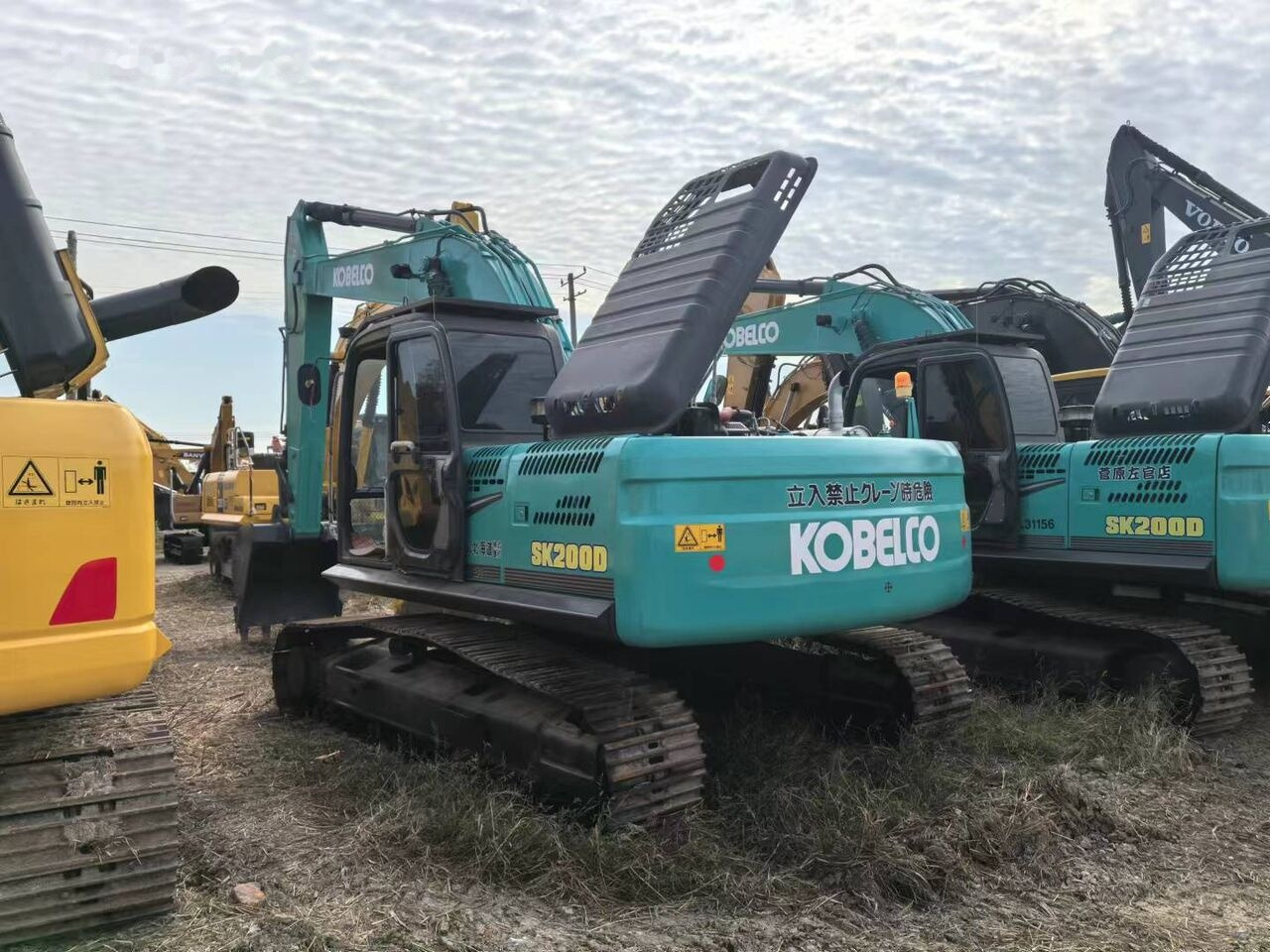 Kobelco SK200D - Pelle sur chenille: photos 2 Kobelco SK200D - Pelle sur chenille: photos 2