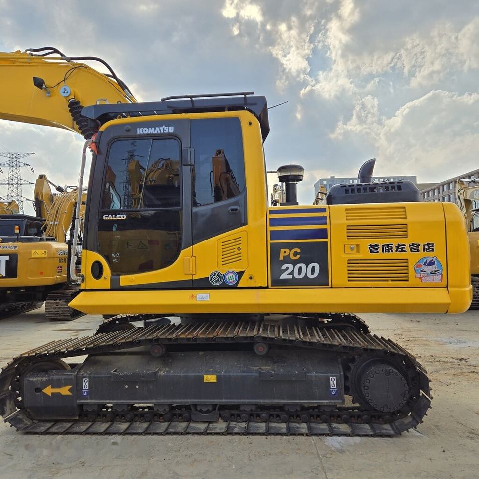 Komatsu PC200-8MO - Pelle sur chenille: photos 1 Komatsu PC200-8MO - Pelle sur chenille: photos 1