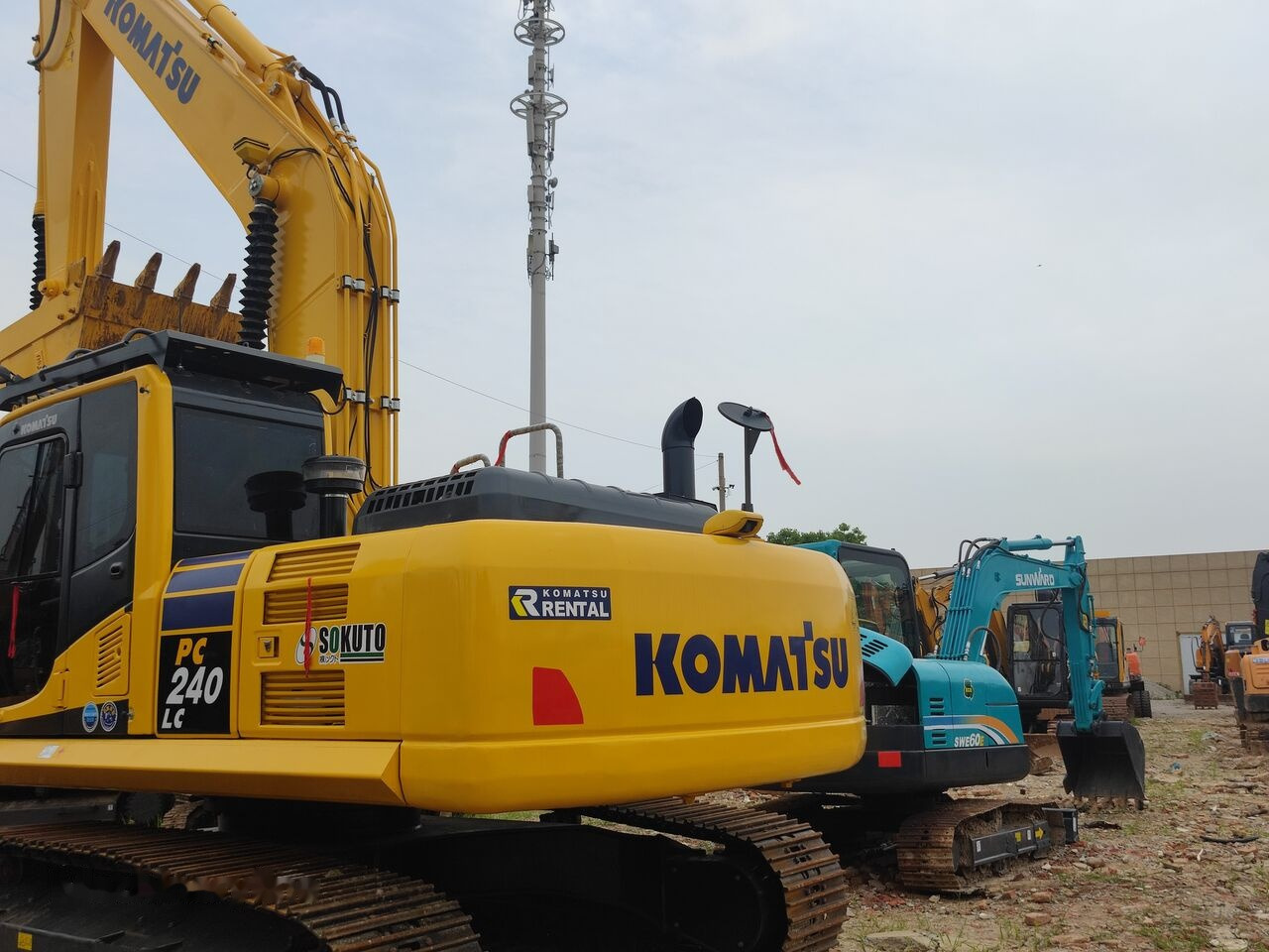 Komatsu PC240LC - Pelle sur chenille: photos 3 Komatsu PC240LC - Pelle sur chenille: photos 3