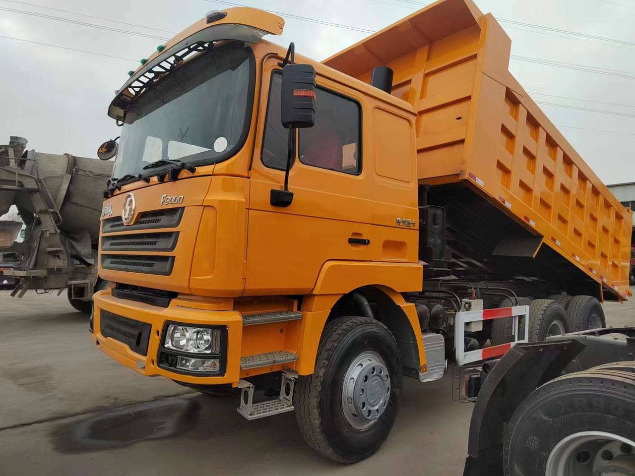 SHACMAN F3000 - Camion benne: photos 4 SHACMAN F3000 - Camion benne: photos 4