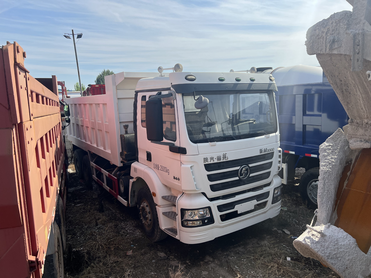 SHACMAN F3000 - Camion benne: photos 4 SHACMAN F3000 - Camion benne: photos 4