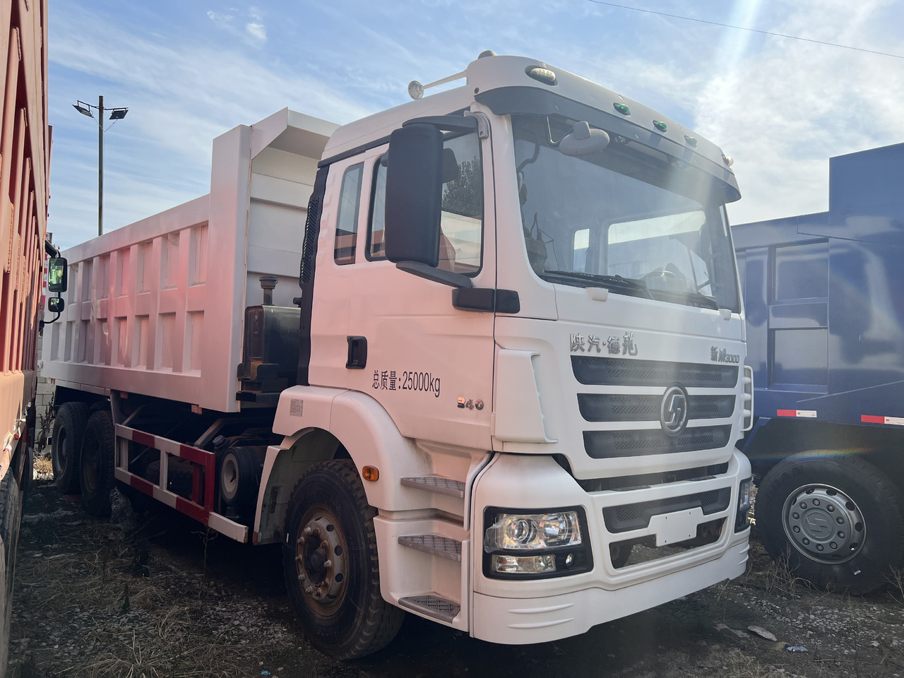 SHACMAN F3000 - Camion benne: photos 2 SHACMAN F3000 - Camion benne: photos 2
