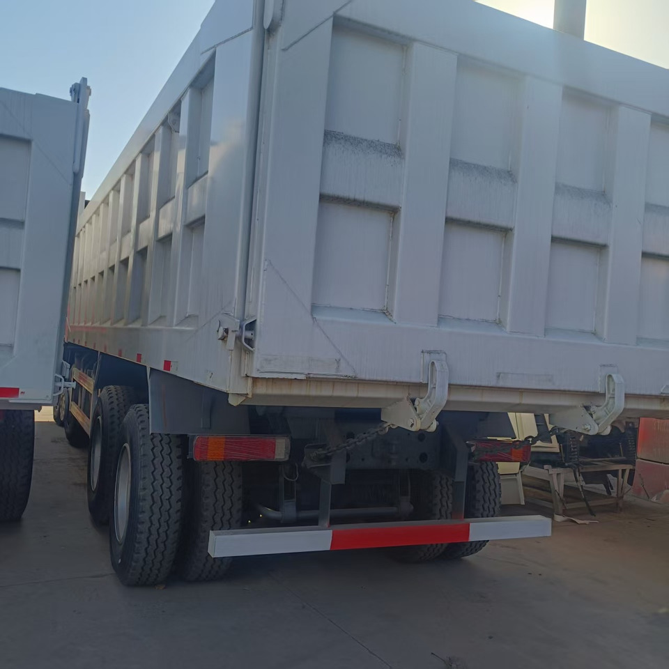 SINOTRUK HOWO 8x4 - Camion benne: photos 5 SINOTRUK HOWO 8x4 - Camion benne: photos 5