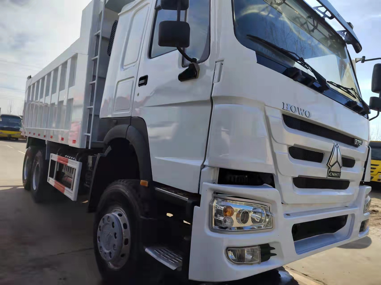 SINOTRUK HOWO - Camion benne: photos 3 SINOTRUK HOWO - Camion benne: photos 3