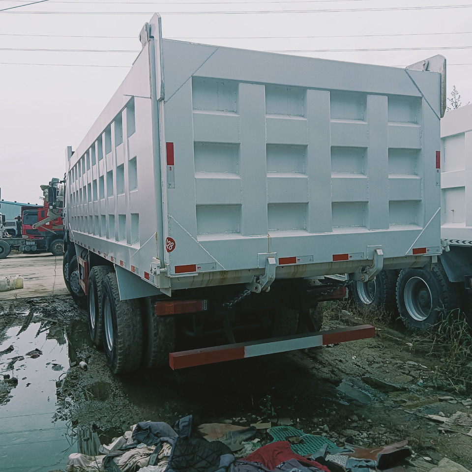 Camion benne SINOTRUK HOWO: photos 9