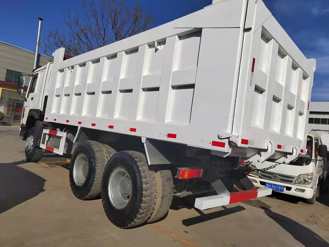SINOTRUK HOWO - Camion benne: photos 1 SINOTRUK HOWO - Camion benne: photos 1