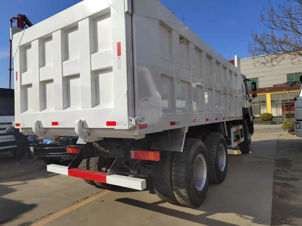 SINOTRUK HOWO - Camion benne: photos 5 SINOTRUK HOWO - Camion benne: photos 5