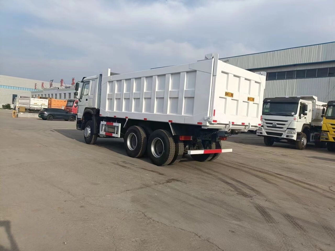 Sinotruk Howo 6*4 - Camion benne: photos 5 Sinotruk Howo 6*4 - Camion benne: photos 5