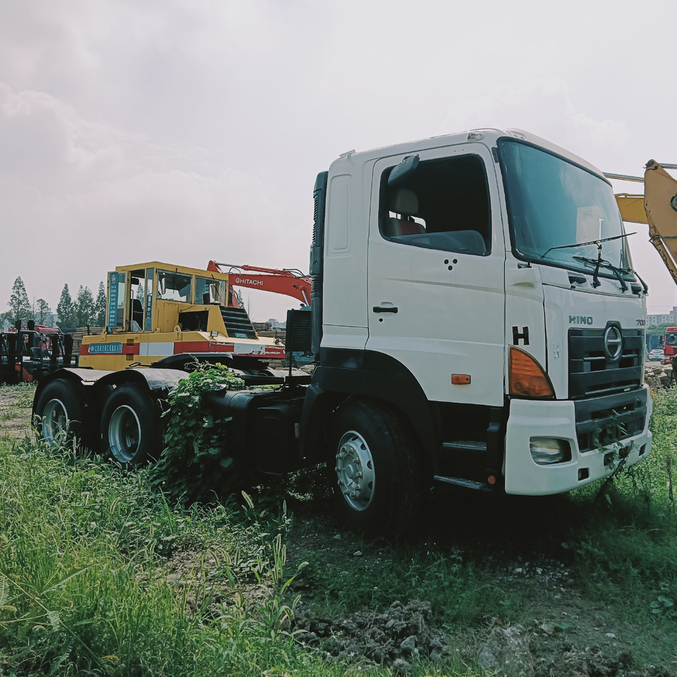 HINO 700 - Tracteur routier: photos 4 HINO 700 - Tracteur routier: photos 4