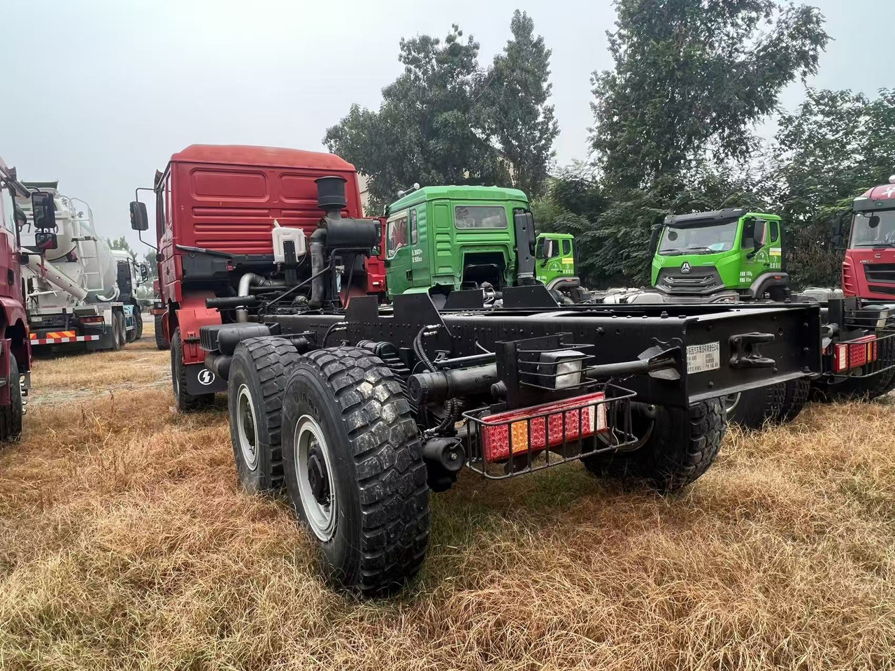 Tracteur routier SHACMAN F3000 6x6 chassis: photos 8 Tracteur routier SHACMAN F3000 6x6 chassis: photos 8