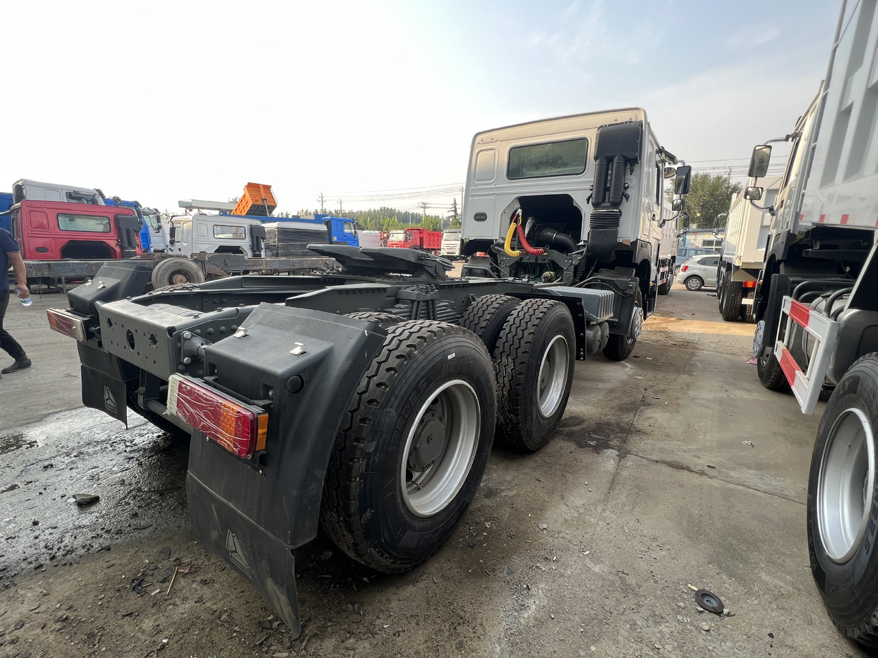 SINOTRUK HOWO tralier head - Tracteur routier: photos 2 SINOTRUK HOWO tralier head - Tracteur routier: photos 2