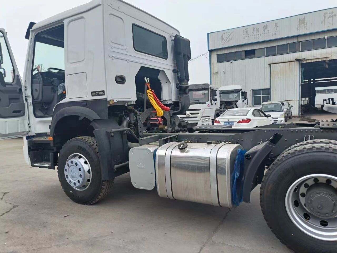 Sinotruk Howo 371 - Tracteur routier: photos 2 Sinotruk Howo 371 - Tracteur routier: photos 2