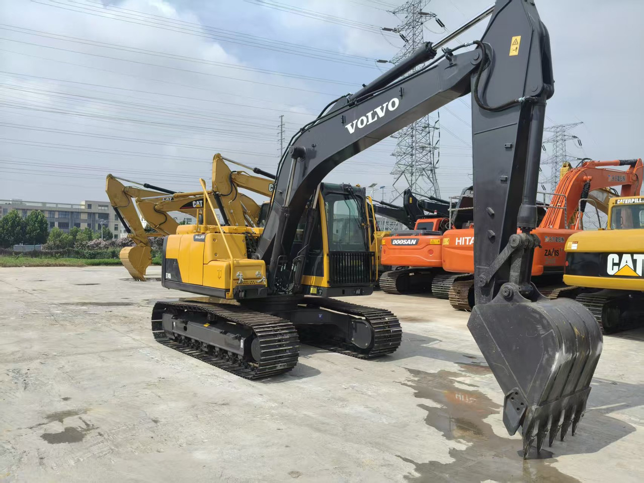 Volvo EC140DL - Pelle sur chenille: photos 2 Volvo EC140DL - Pelle sur chenille: photos 2