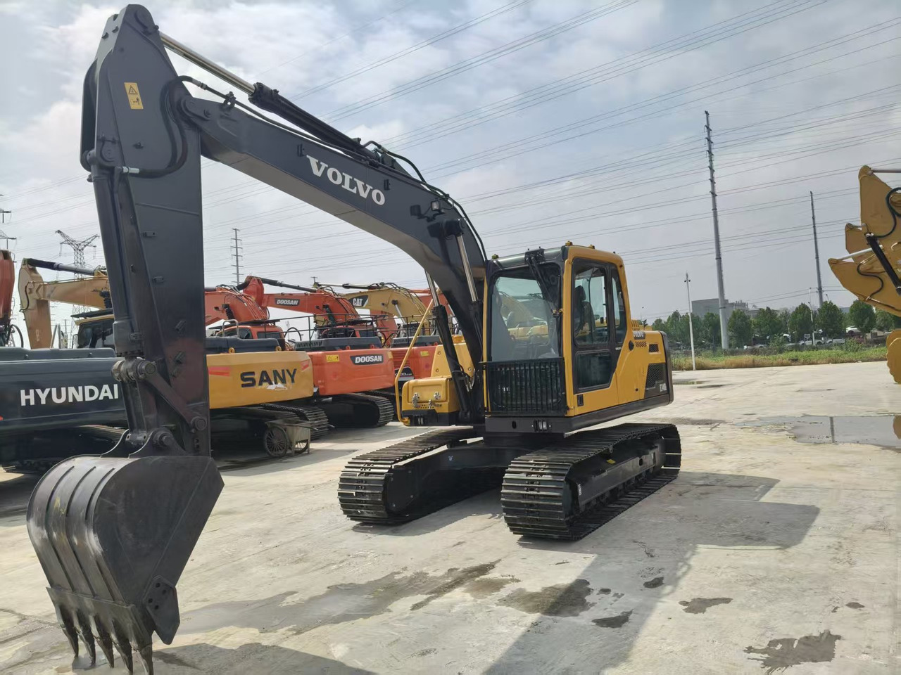 Volvo EC140DL - Pelle sur chenille: photos 1 Volvo EC140DL - Pelle sur chenille: photos 1
