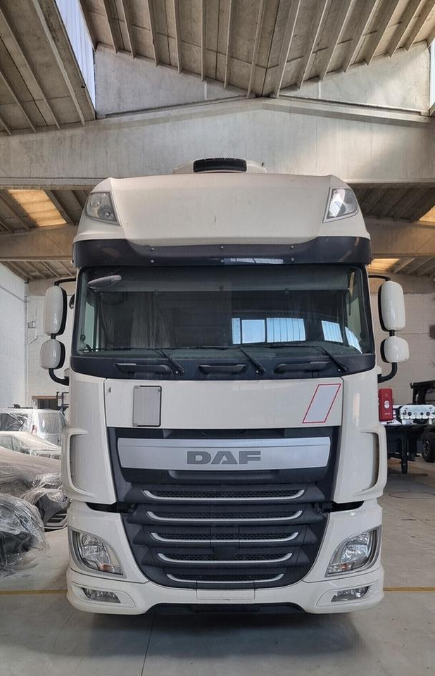DAF XF 440 Euro 6 - Full Pneumatico - 2015 - Camion porte-conteneur/ Caisse mobile: photos 1 DAF XF 440 Euro 6 - Full Pneumatico - 2015 - Camion porte-conteneur/ Caisse mobile: photos 1