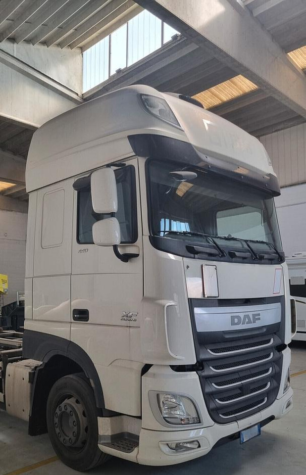 DAF XF 440 Euro 6 - Full Pneumatico - 2015 - Camion porte-conteneur/ Caisse mobile: photos 2 DAF XF 440 Euro 6 - Full Pneumatico - 2015 - Camion porte-conteneur/ Caisse mobile: photos 2