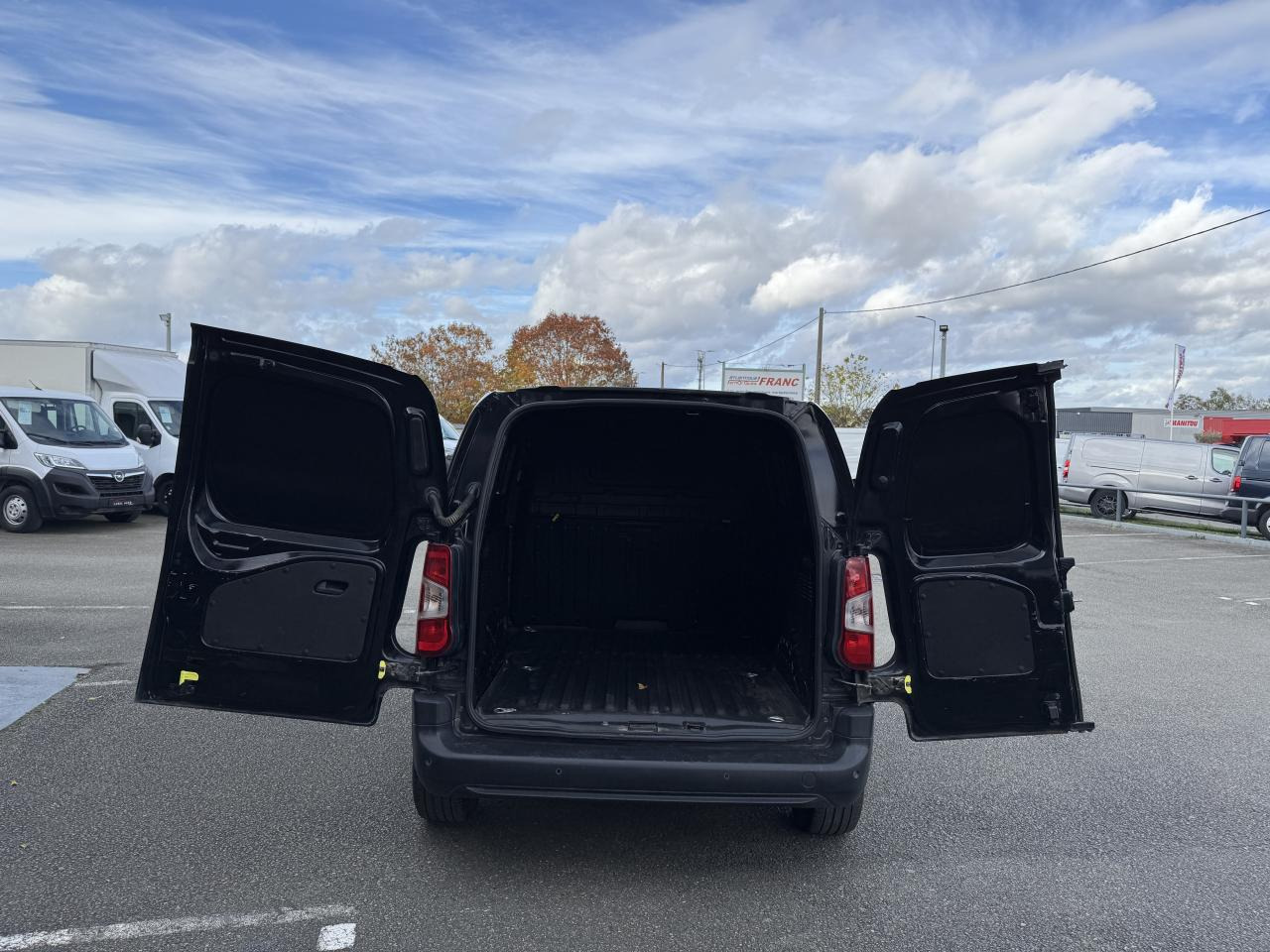 CITROEN Berlingo 1.5 BlueHDi S&S - 130 - BV EAT8  III FOURGON Fourgon M Driver 650 kg PHASE 1 - Fourgon utilitaire: photos 2 CITROEN Berlingo 1.5 BlueHDi S&S - 130 - BV EAT8  III FOURGON Fourgon M Driver 650 kg PHASE 1 - Fourgon utilitaire: photos 2