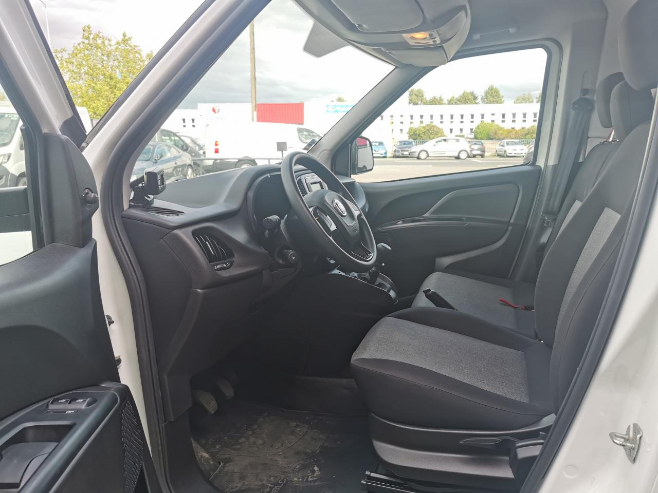 FIAT DOBLO 1.6 MJT 105 CH PRO LOUNGE FRIGORIFIQUE - Fourgon utilitaire: photos 5 FIAT DOBLO 1.6 MJT 105 CH PRO LOUNGE FRIGORIFIQUE - Fourgon utilitaire: photos 5