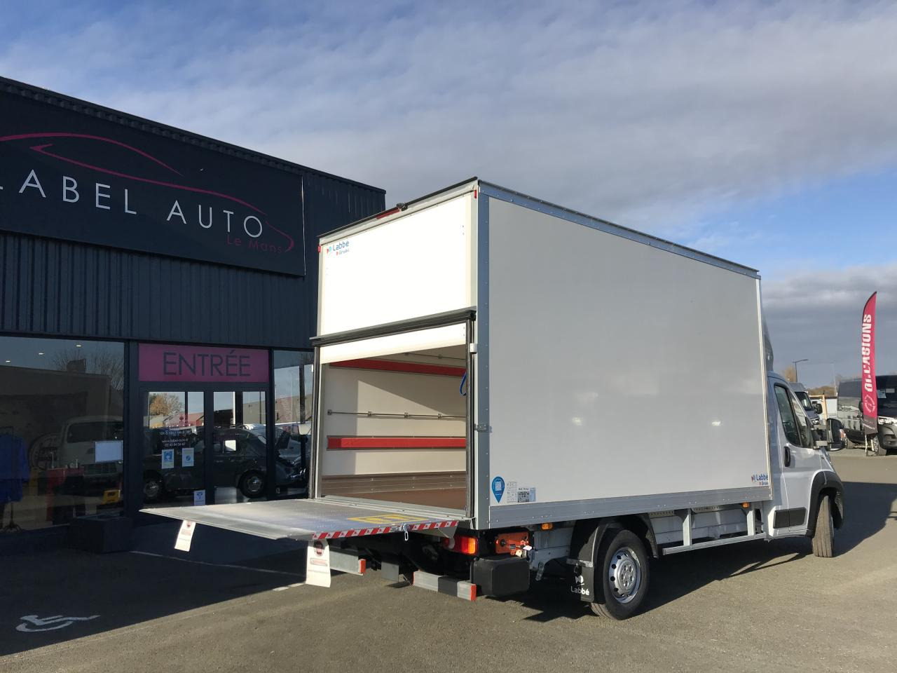 FIAT DUCATO 3T5 CAISSE + HAYON 2.3 MJT 140CH PRO LOUNGE - crédit-bail FIAT DUCATO 3T5 CAISSE + HAYON 2.3 MJT 140CH PRO LOUNGE: photos 8