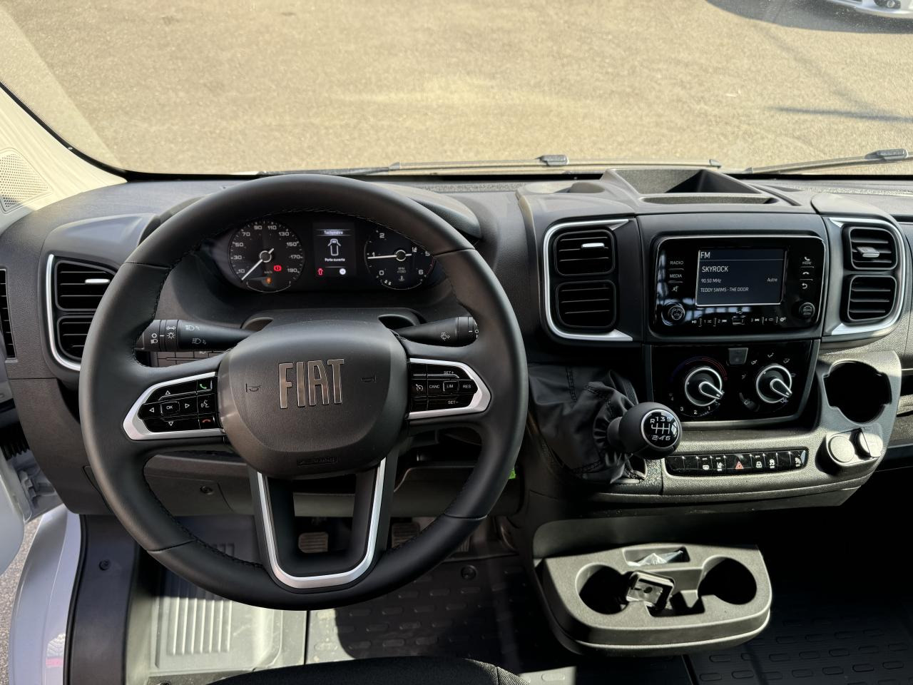 FIAT Ducato Maxi 3.5 XL 2.2 - 140 S&S III PLATEAU CABINE Plateau cabine Maxi 3.5 XL PHASE 4 - Fourgon plateau: photos 5 FIAT Ducato Maxi 3.5 XL 2.2 - 140 S&S III PLATEAU CABINE Plateau cabine Maxi 3.5 XL PHASE 4 - Fourgon plateau: photos 5