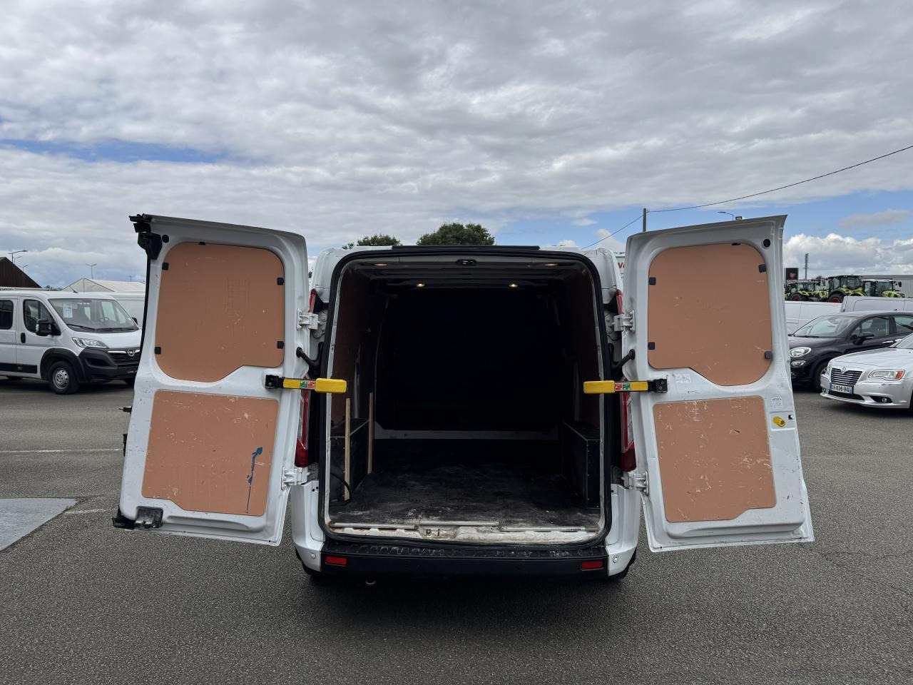 Ford Transit Custom 300 L2H1 2.0 ECOBLUE 130 HYBRID TREND BUSINESS - Fourgon utilitaire: photos 2 Ford Transit Custom 300 L2H1 2.0 ECOBLUE 130 HYBRID TREND BUSINESS - Fourgon utilitaire: photos 2
