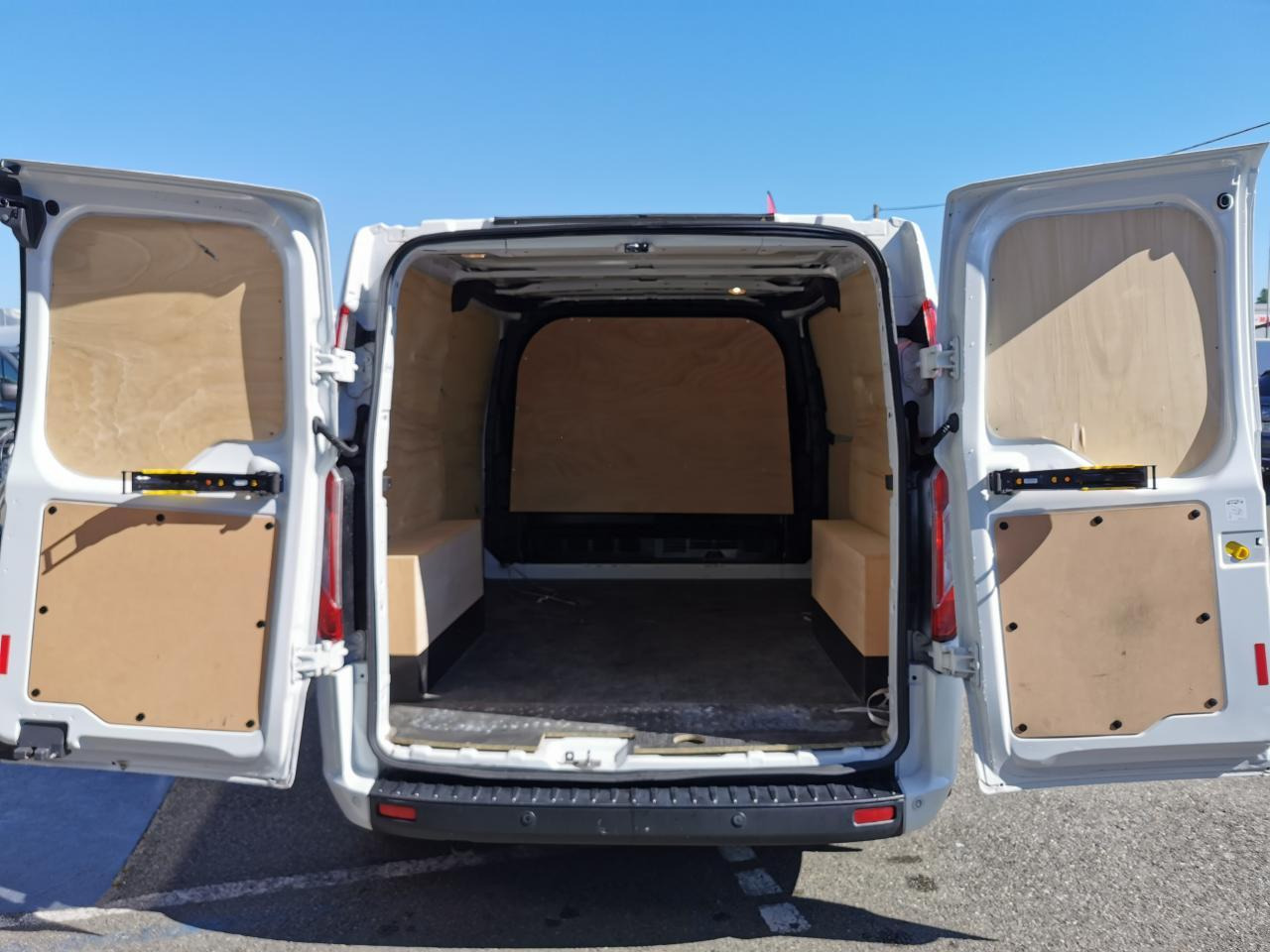 Ford Transit Custom FOURGON 130CH 300 L1H1 Trend Business - Fourgon utilitaire: photos 3 Ford Transit Custom FOURGON 130CH 300 L1H1 Trend Business - Fourgon utilitaire: photos 3